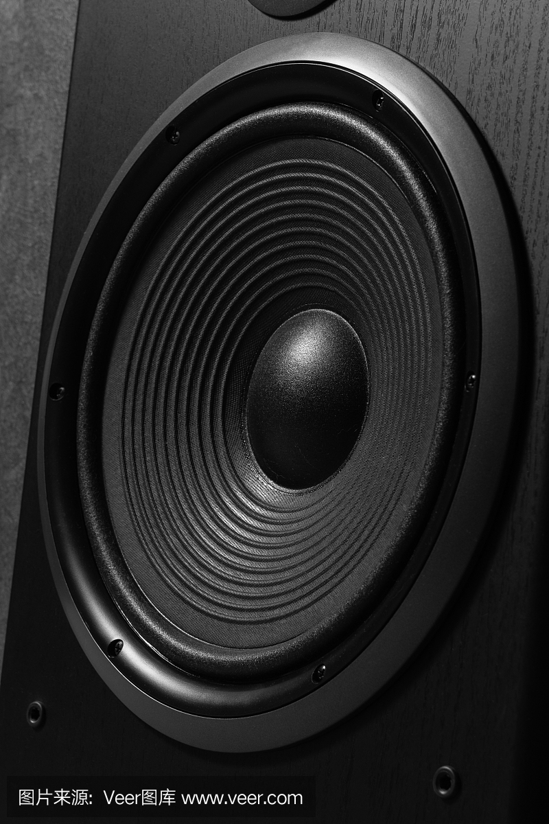 近距離播放高保真黑色揚(yáng)聲器。專業(yè)音響設(shè)備